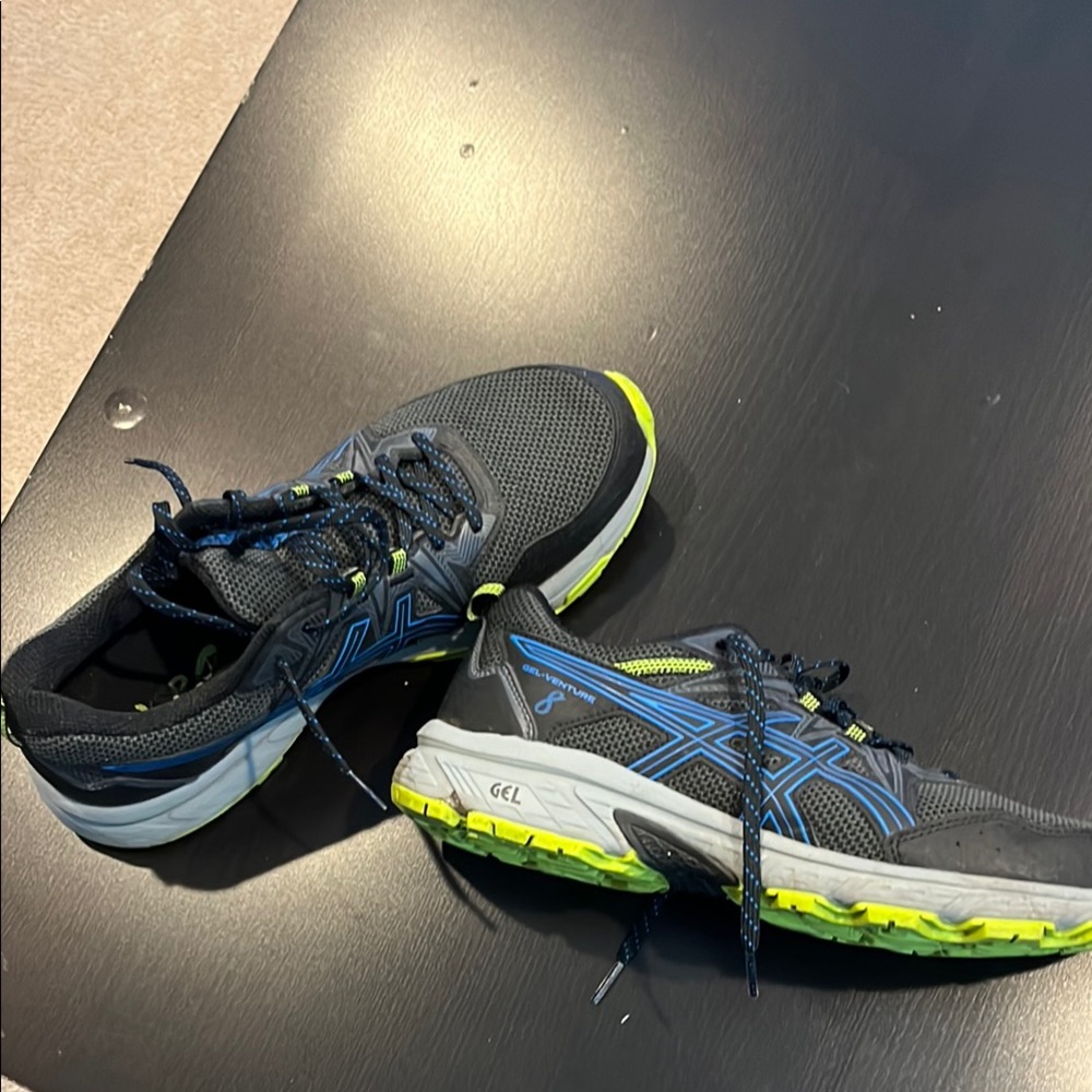 Men’s Asics Gel sneakers. Almost new.  Size 10